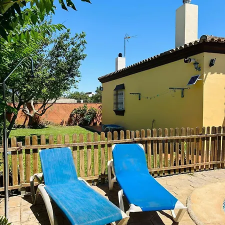 Piscina Privada Cerca Del Mar Solo Familia Holiday home *